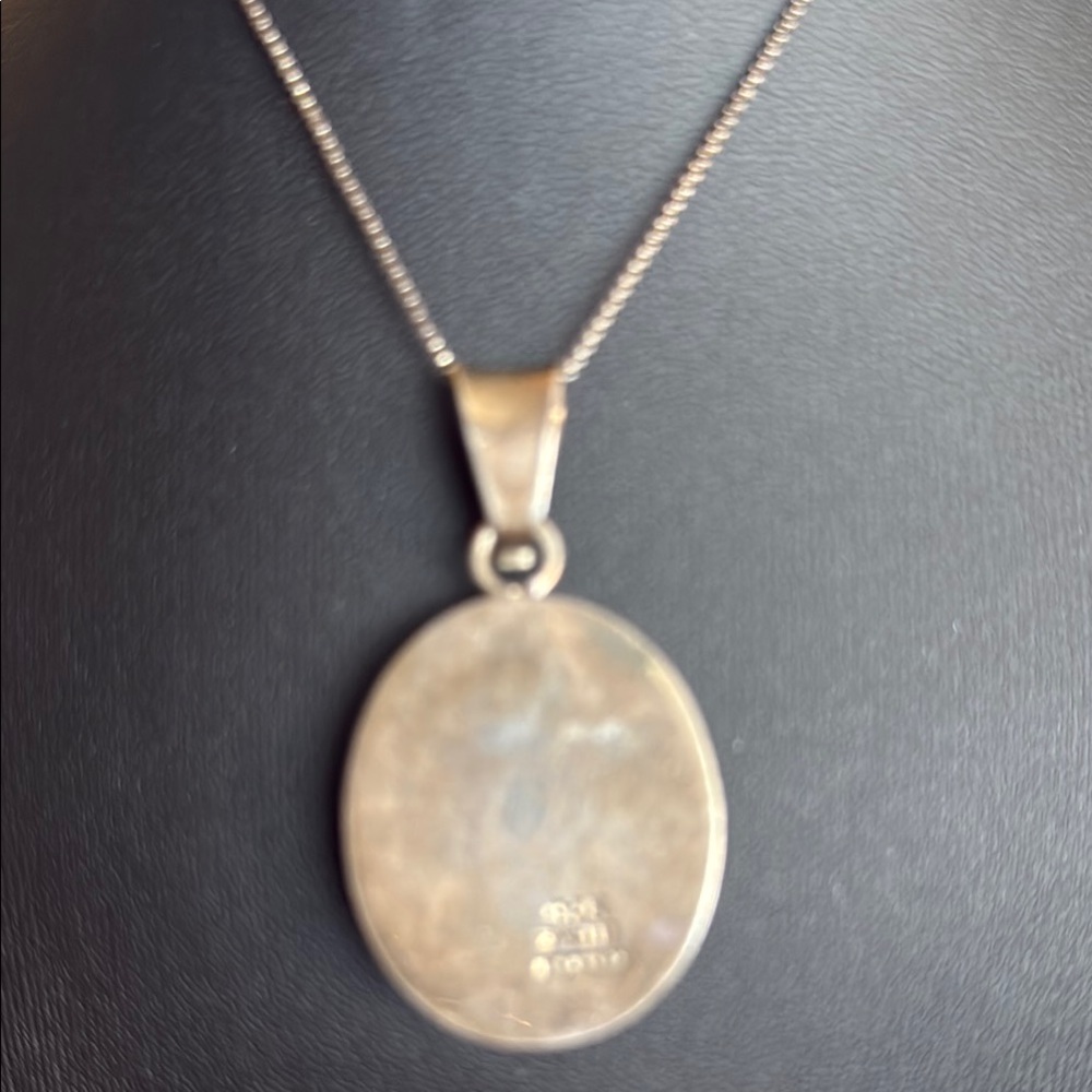 Sterling Silver Pendant on 19” sterling chain - Picture 3 of 7